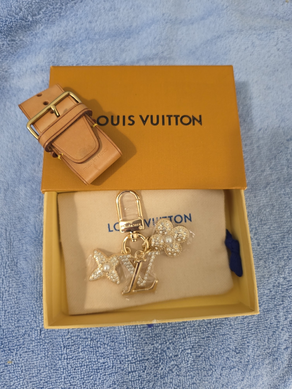Louis Vuitton Crystal Monogram Key Holder - Gold